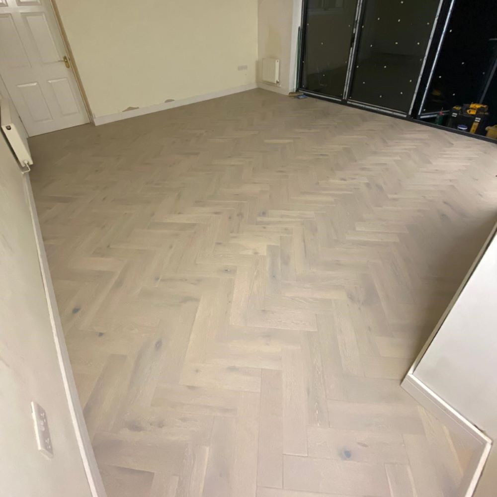 Developer Herringbone Greywashed Oak Wood Floor 14 x 100 x 400 (mm) - homes-and-floors