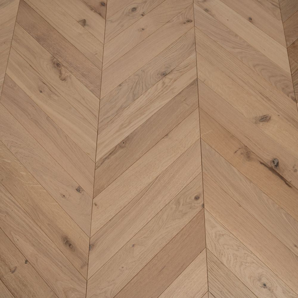 Cambridge Chevron Raw Oak Wood Flooring 14 x 90 x 510 (mm) - homes-and-floors