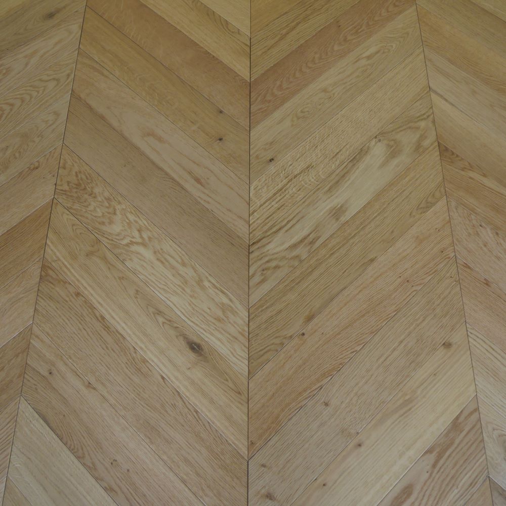 Cambridge Chevron UV Oiled Oak Wood Flooring 14 x 90 x 510 (mm) - homes-and-floors