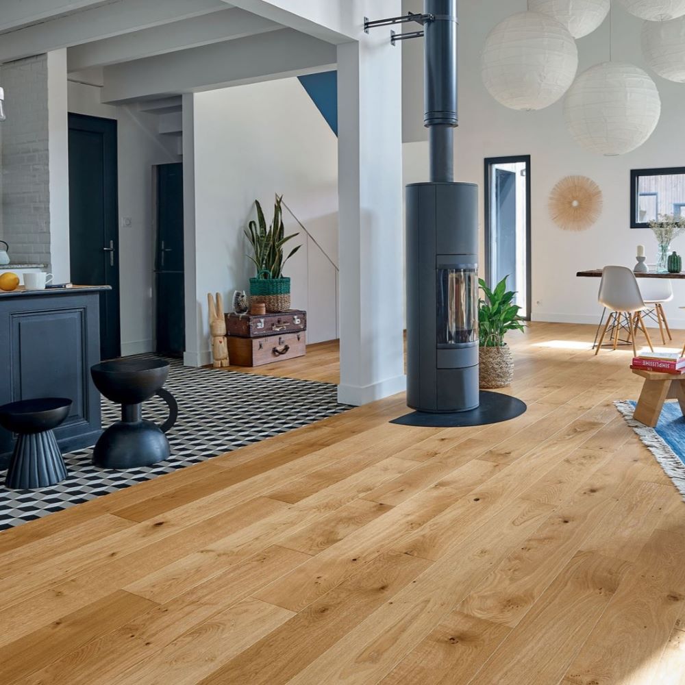 Weybridge Natural Brushed Oak Wood Flooring 15 x 220 x 2200 (mm) - homes-and-floors