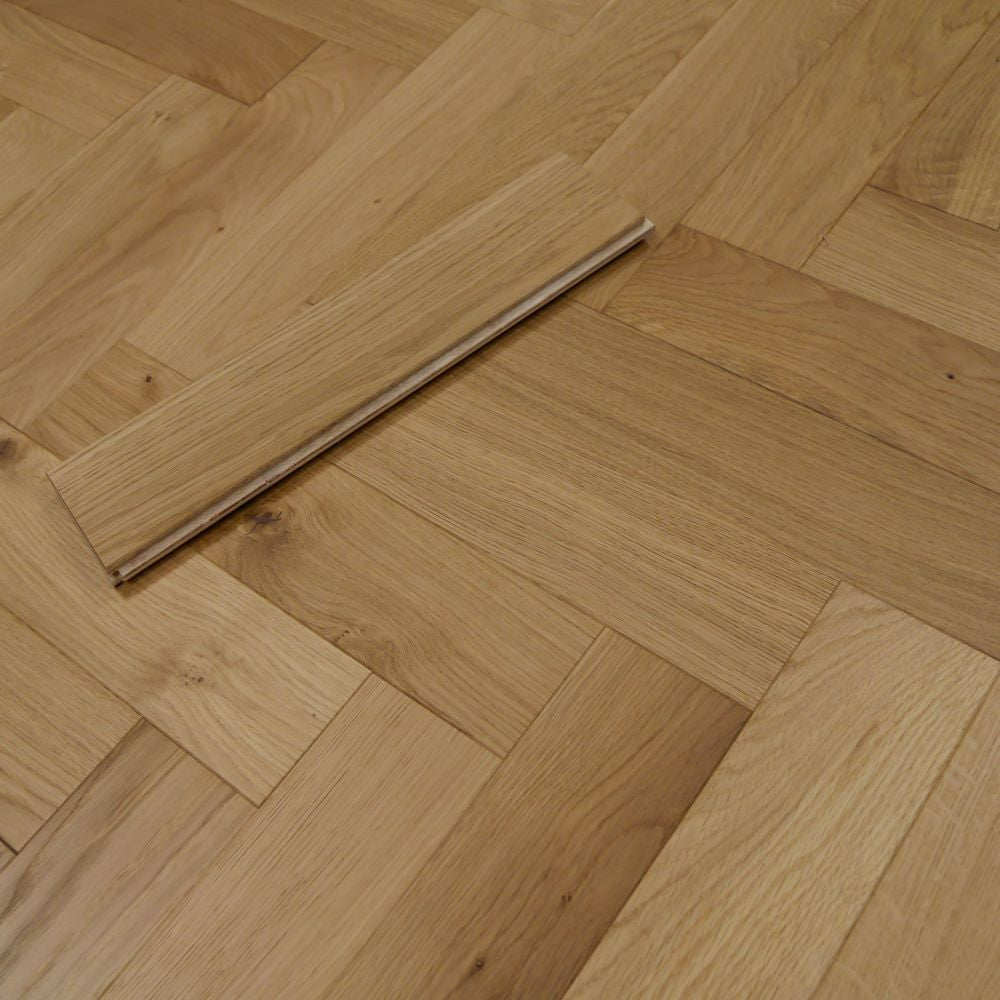 Cambridge Herringbone Oak Brushed UV Oiled Wood Flooring 18 x 90 x 400 (mm) - homes-and-floors