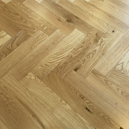 Oxford Herringbone Oak Lacquered Wood Flooring 14 x 90 x 450 (mm) - homes-and-floors