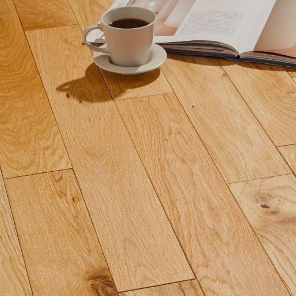 Windsor Narrow Brushed Solid Oak Wood Flooring 18 x 90 (mm) - homes-and-floors