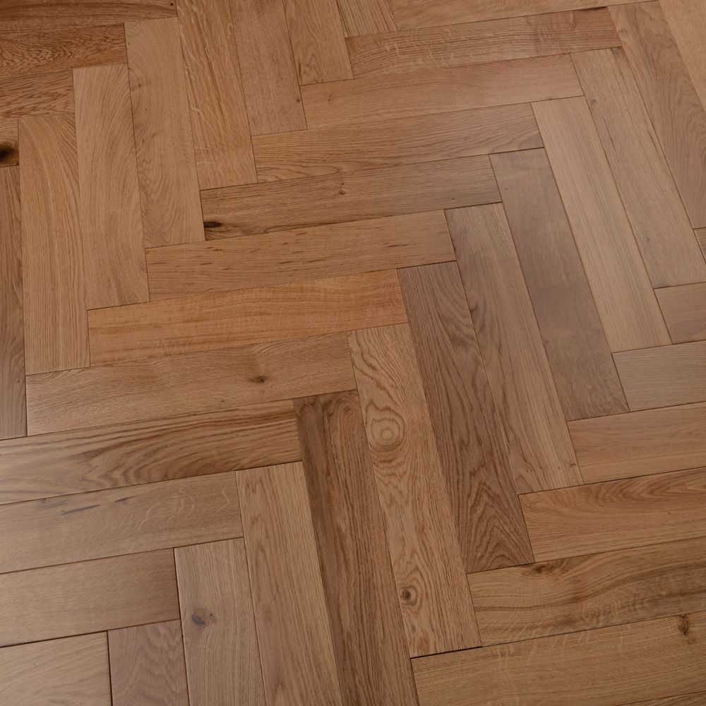 Cambridge Herringbone Oak Lacquered Wood Flooring 18 x 90 x 400 (mm)