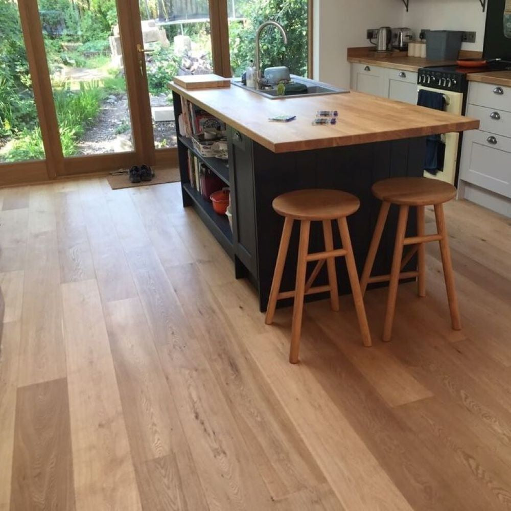 Developer Brushed UV Oiled Oak Wood Floor 14 x 190 (mm)