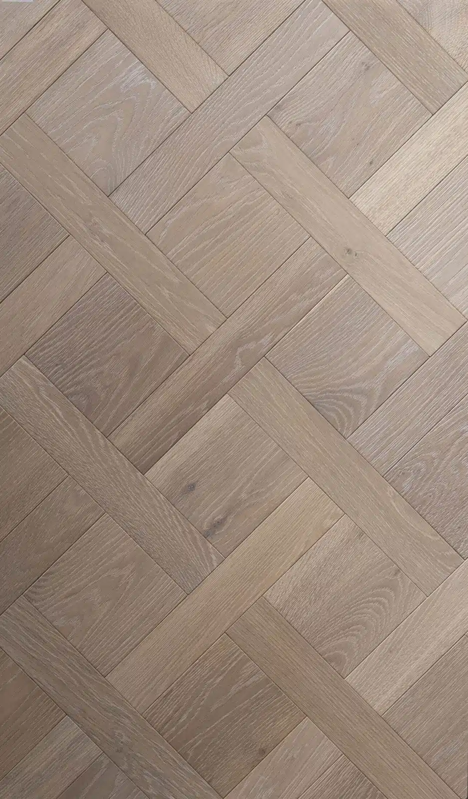 Versailles Continuous pattern in real oak